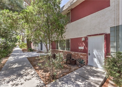 343 Greenbriar Townhouse Way - Photo 1