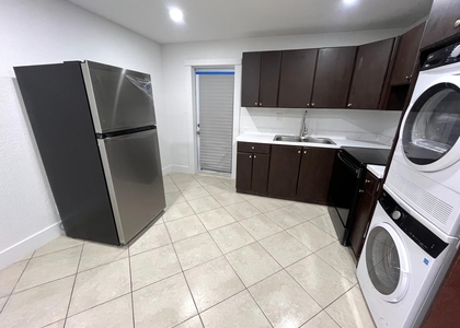1015 Ne 17th Avenue - Photo 1