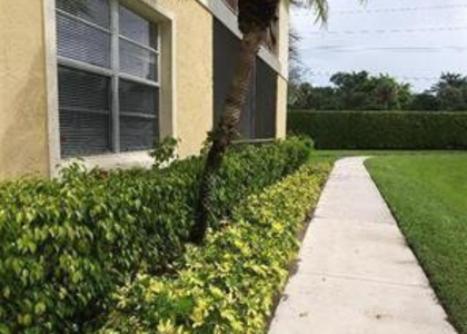 1227 Sw 46th Avenue - Photo 1