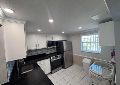 300 Ne 26th Avenue - Photo 1