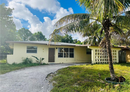 10 Nw 19th Street - Photo 1
