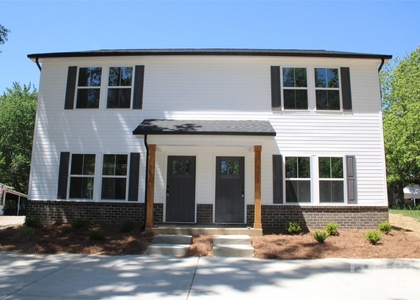 562 W Park Avenue - Photo 1