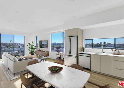 521 N Gramercy Place - Photo 1