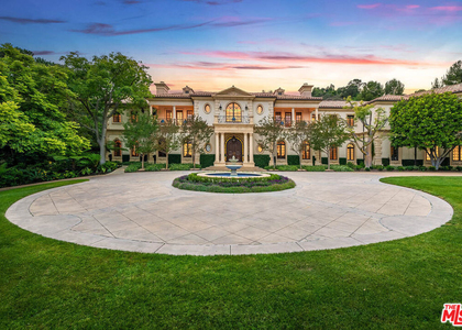 70 Beverly Parkway - Photo 1