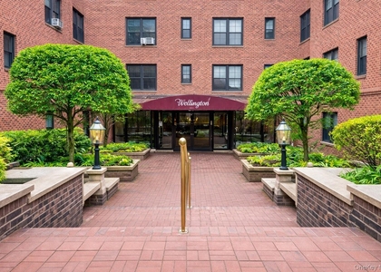 10 Franklin Avenue - Photo 1