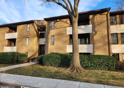 521 Florida Avenue - Photo 1