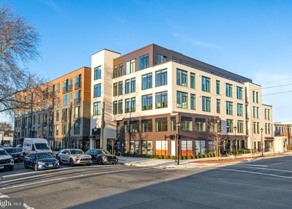 701 N Henry Street - Photo 1