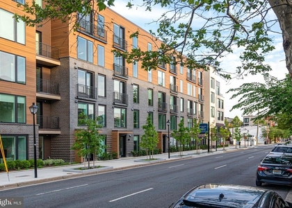 701 N Henry Street - Photo 1