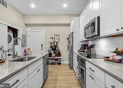 2621 W Jefferson Street - Photo 1