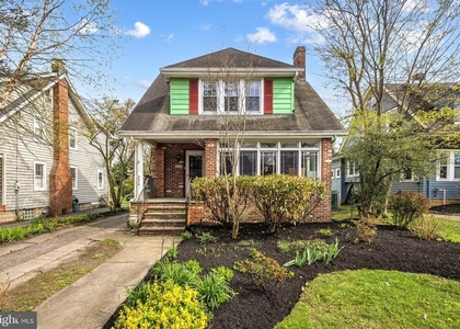 256 Hawthorne Avenue - Photo 1