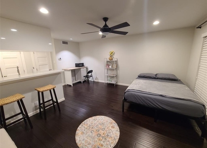3110 Red River St - Photo 1
