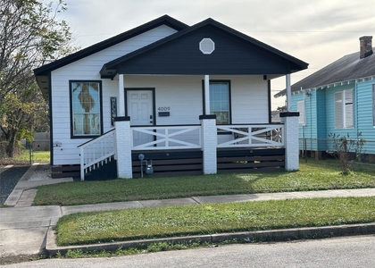 4009 Avenue L - Photo 1