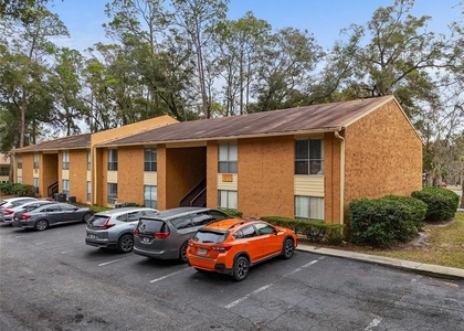 1810 Nw 23rd Boulevard - Photo 1