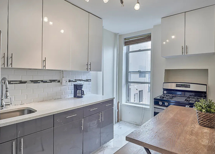 912 Gates Avenue - Photo 1