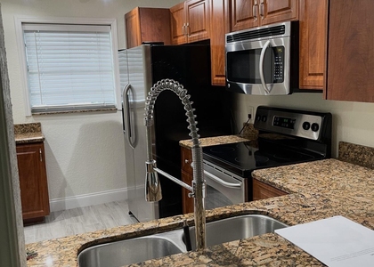 2820 Sw 22nd Avenue - Photo 1