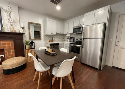 900 Nw 13th Street - Photo 1