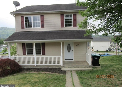 540 Thompson - Photo 1