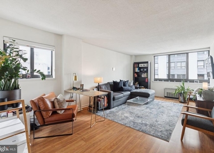 1420 Locust Street - Photo 1