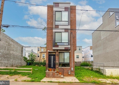 2137 N Darien Street - Photo 1