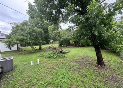 415 N Doak St - Photo 1