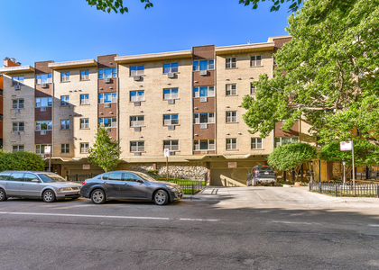 420 W Aldine Avenue - Photo 1