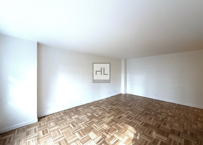 East 55th Street - Photo 1