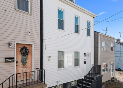 2818 Edwards Way - Photo 1