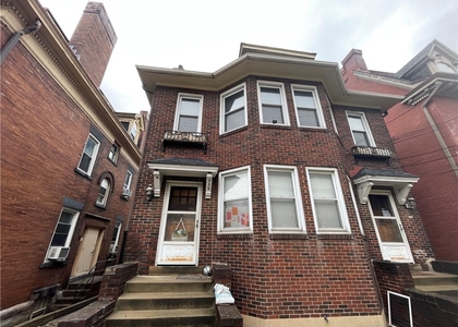 541 S Aiken Ave - Photo 1