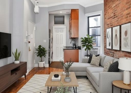 Mott Street - Photo 1