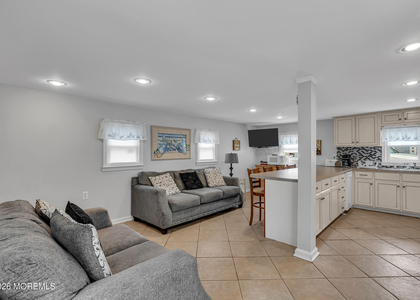 21 E Bay Way - Photo 1