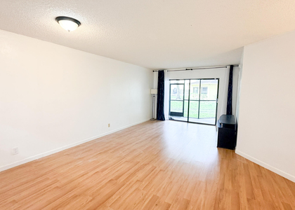 6475 W Oakland Park Boulevard - Photo 1