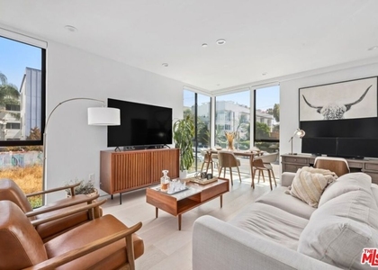 1243 N Gower Street - Photo 1