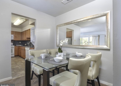 284 Iven Avenue - Photo 1