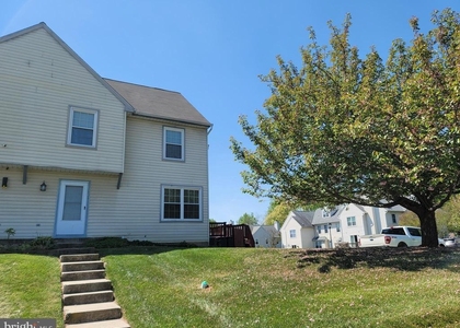401 Darby Lane - Photo 1