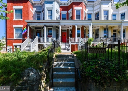 104 R St #a Ne - Photo 1