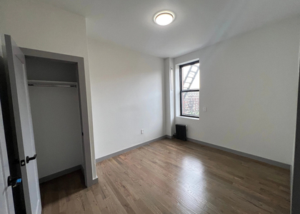 Large Room available in 565 We - Photo 1