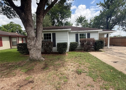 1319 Bernard Street - Photo 1