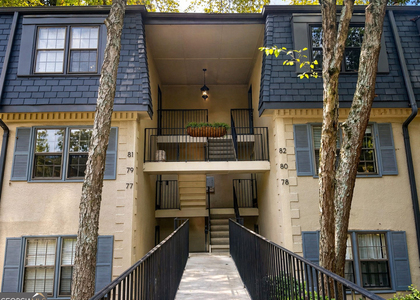 82 Montre Square Nw - Photo 1