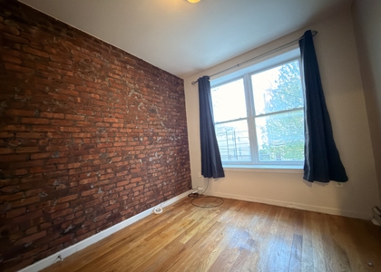 658 Warwick Street - Photo 1