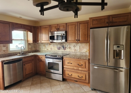 341b Canterbury Court - Photo 1