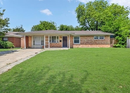 2539 Hillsboro Avenue - Photo 1