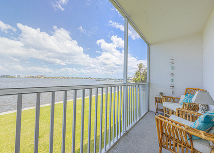 1516 S Lakeside Drive - Photo 1