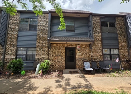 401 Se 12th Street - Photo 1