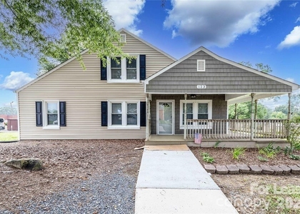 123 E 2nd Street - Photo 1