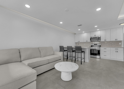 381 Se 15th Avenue - Photo 1