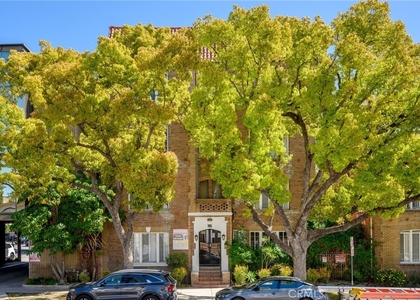 228 S Kenwood Street - Photo 1