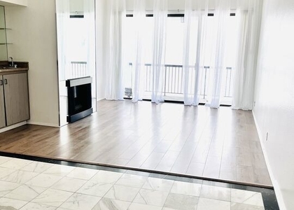 906 N Doheny Drive - Photo 1
