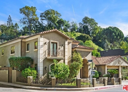 2108 San Ysidro Drive - Photo 1