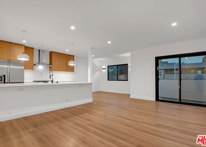 950 Havenhurst Drive - Photo 1