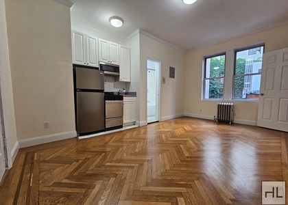 West 13 Street - Photo 1